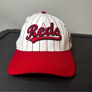 Cincinnati Reds New Era 39Thirty fitted cap size S/M MLB Genuine Merchandise